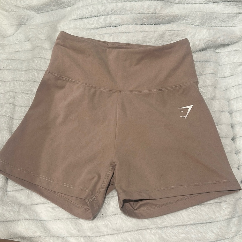 🤍🤎 Gymshark Nude Dreamy high waisted shorts